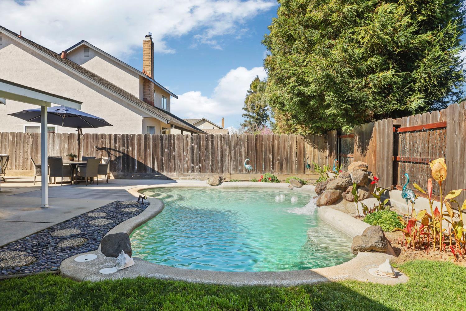 1601 Stanley Dr, Ripon, CA 95366