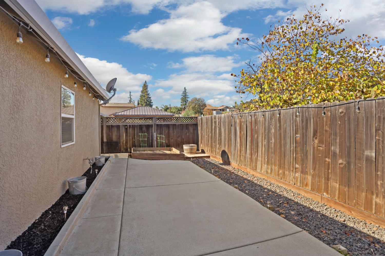 1278 David Dr, Oakdale, CA 95361