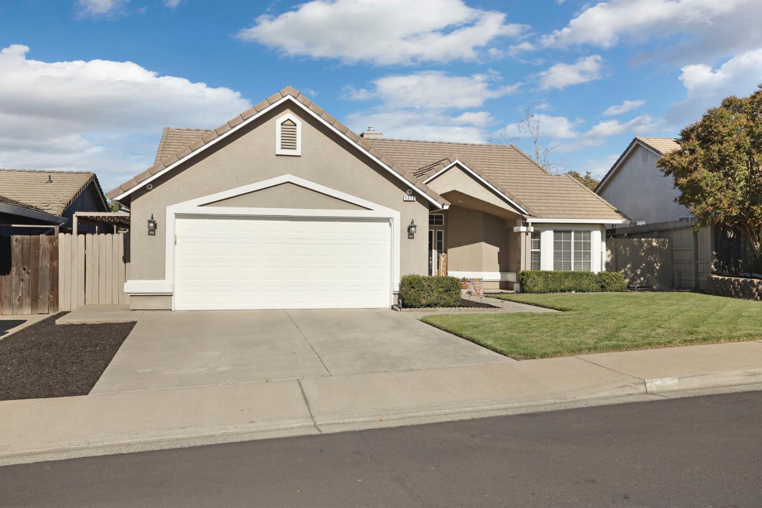 1278 David Dr, Oakdale, CA 95361