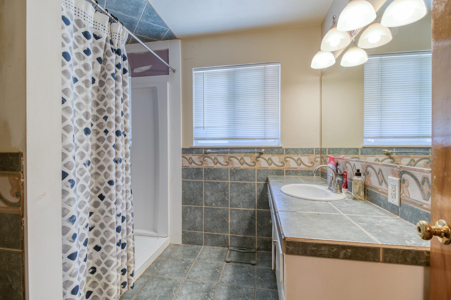 1036 Lakewood Ave, Modesto, CA 95355