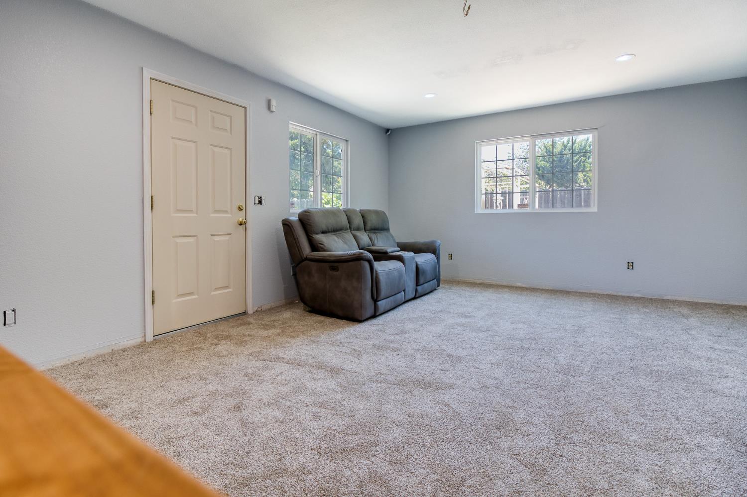 1036 Lakewood Ave, Modesto, CA 95355