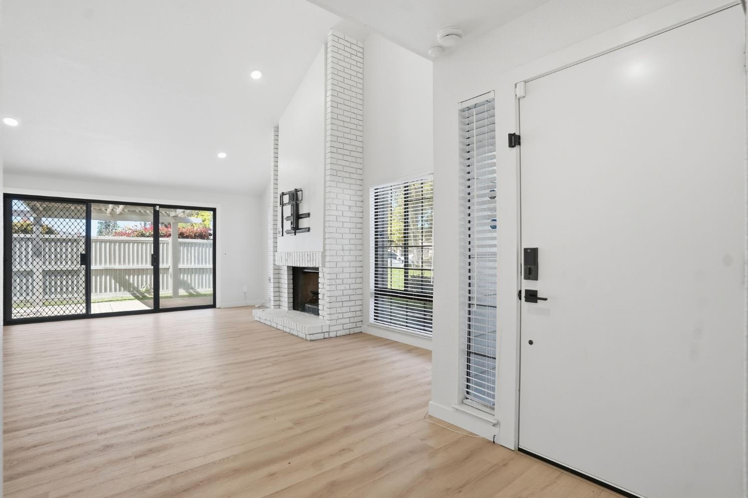 2768 Sherwood Ave #B, Modesto, CA 95350