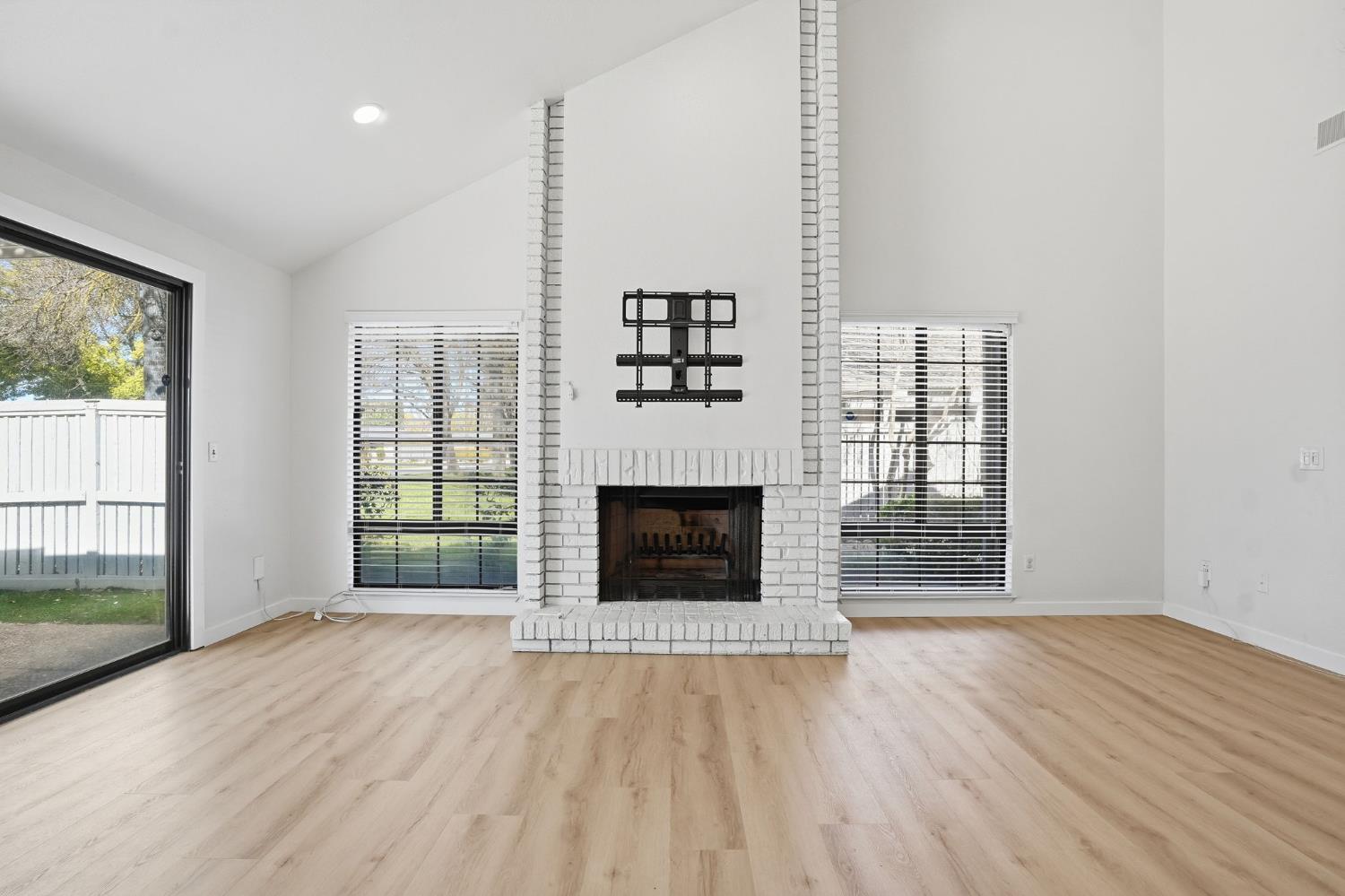 2768 Sherwood Ave #B, Modesto, CA 95350