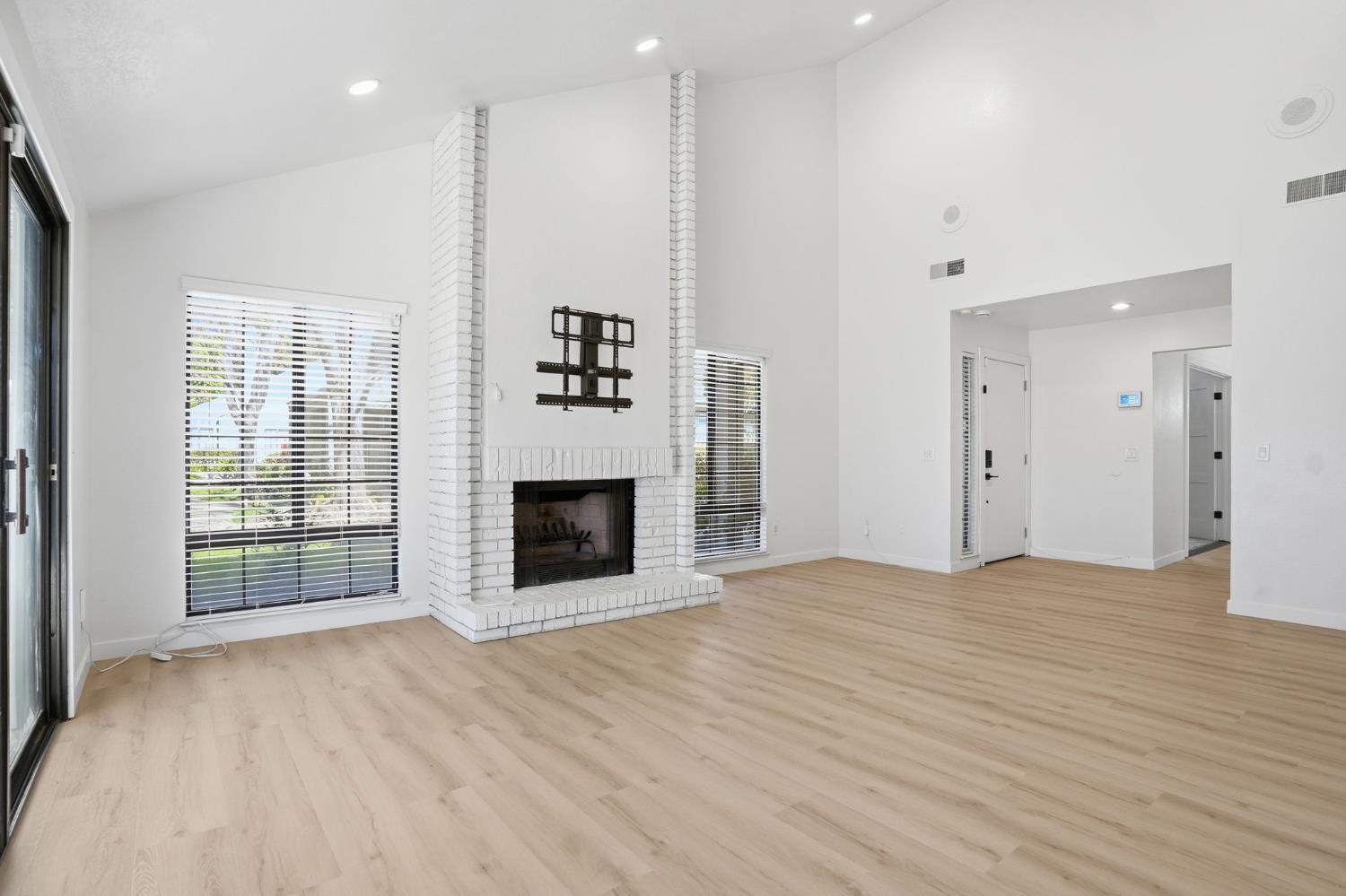 2768 Sherwood Ave #B, Modesto, CA 95350