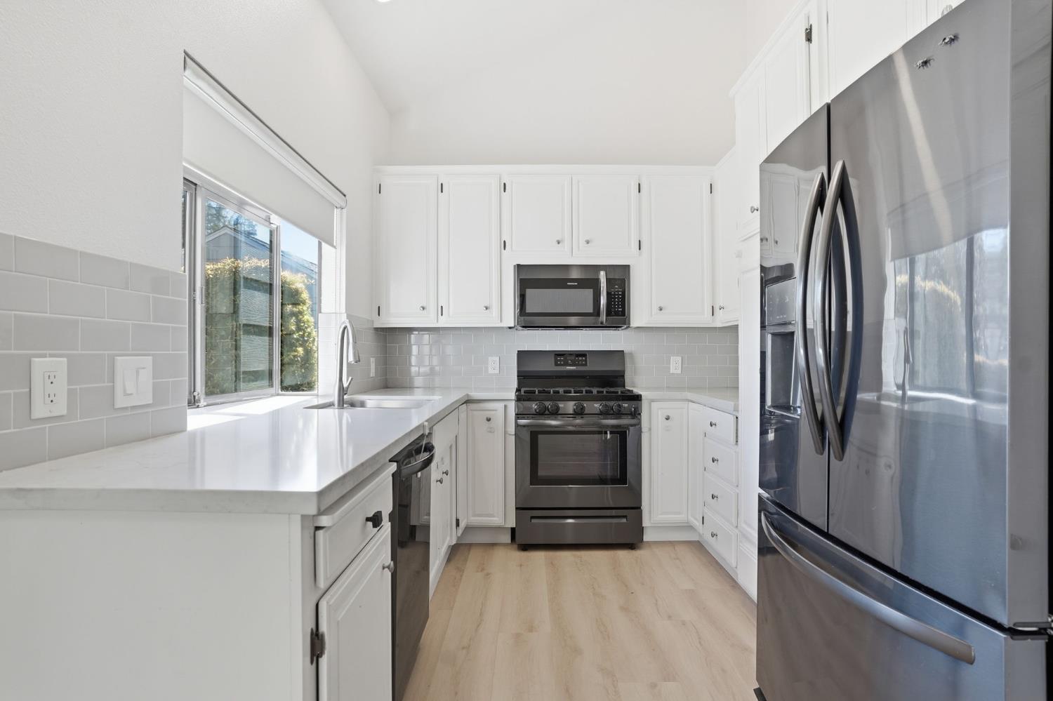 2768 Sherwood Ave #B, Modesto, CA 95350