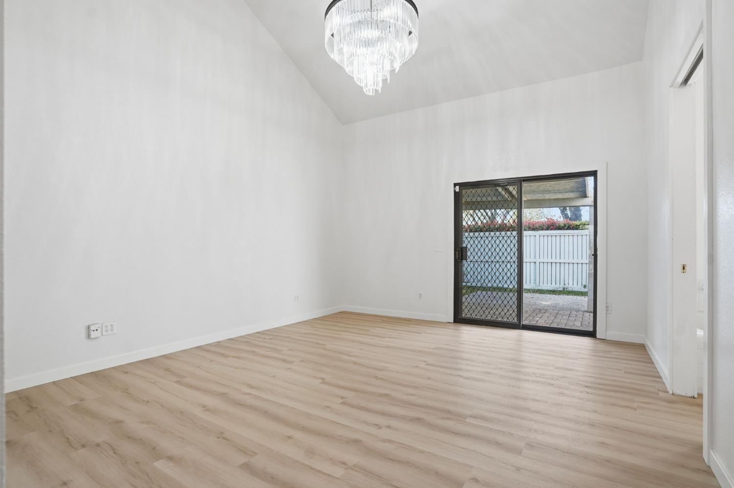 2768 Sherwood Ave #B, Modesto, CA 95350