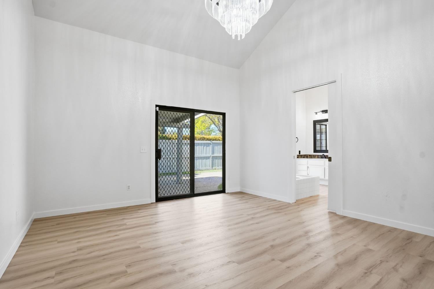 2768 Sherwood Ave #B, Modesto, CA 95350