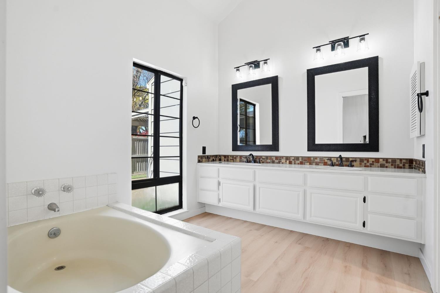 2768 Sherwood Ave #B, Modesto, CA 95350