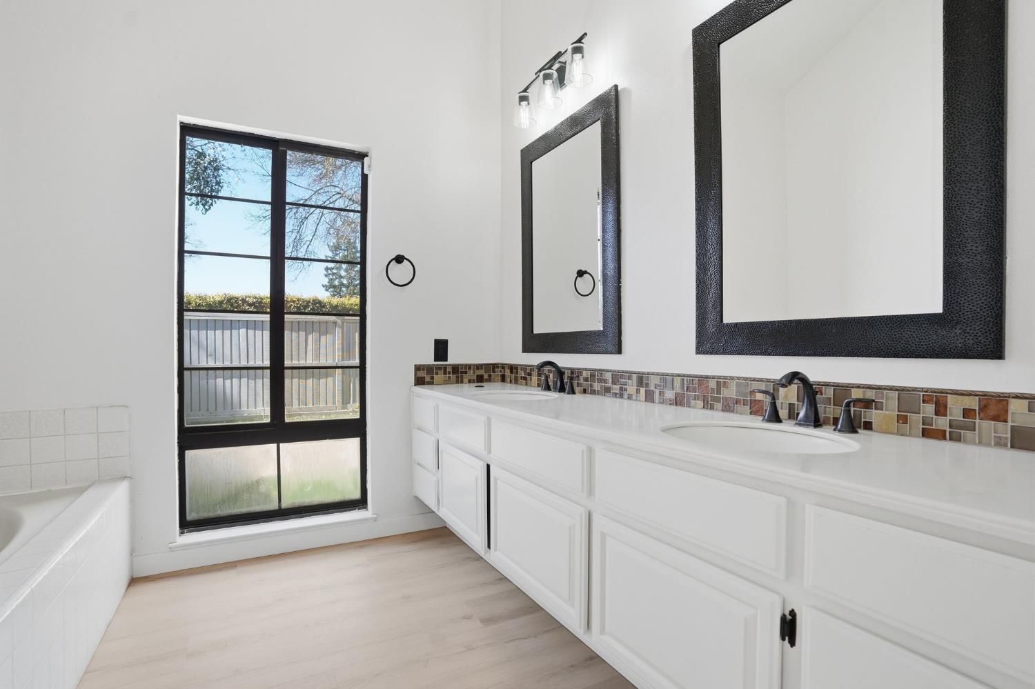 2768 Sherwood Ave #B, Modesto, CA 95350