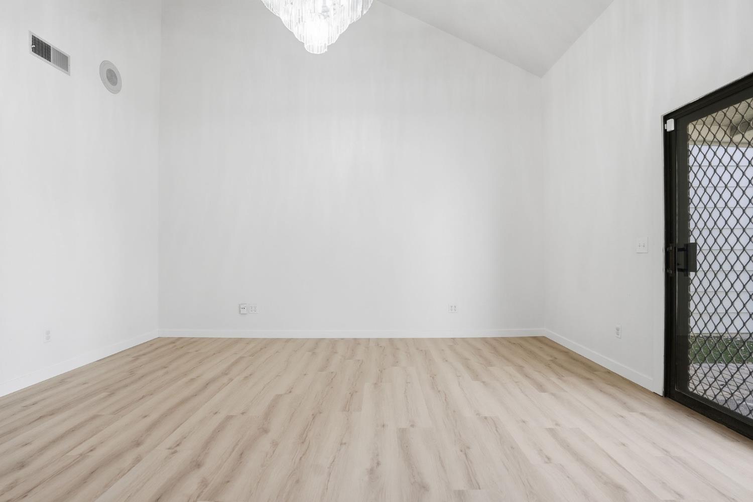 2768 Sherwood Ave #B, Modesto, CA 95350