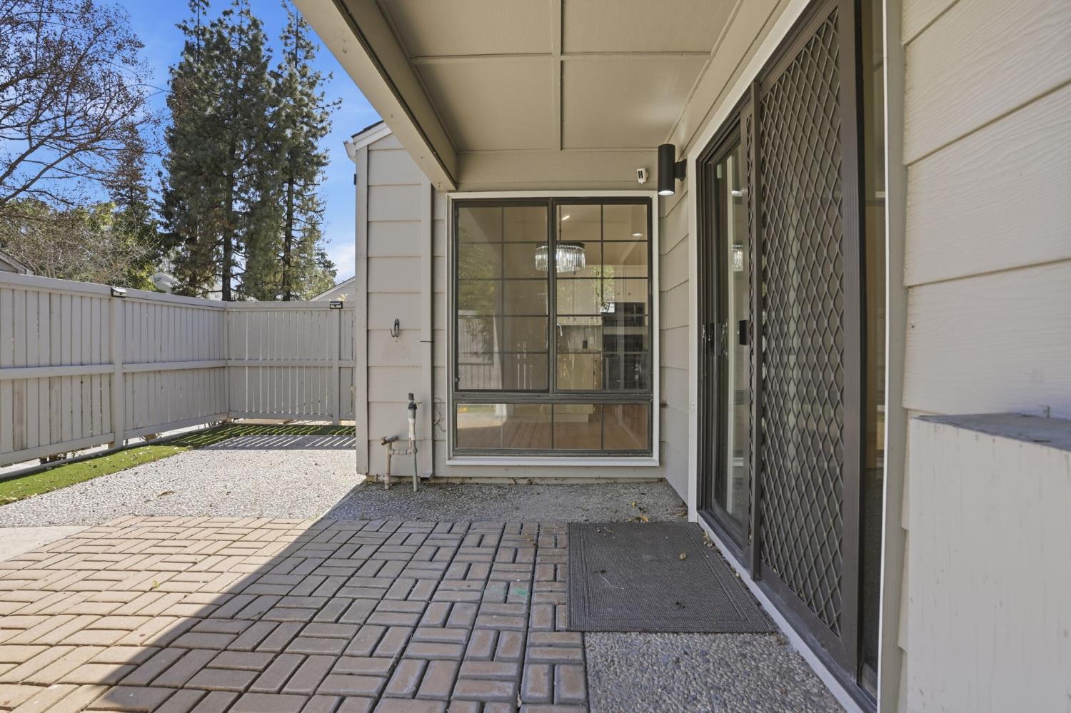 2768 Sherwood Ave #B, Modesto, CA 95350