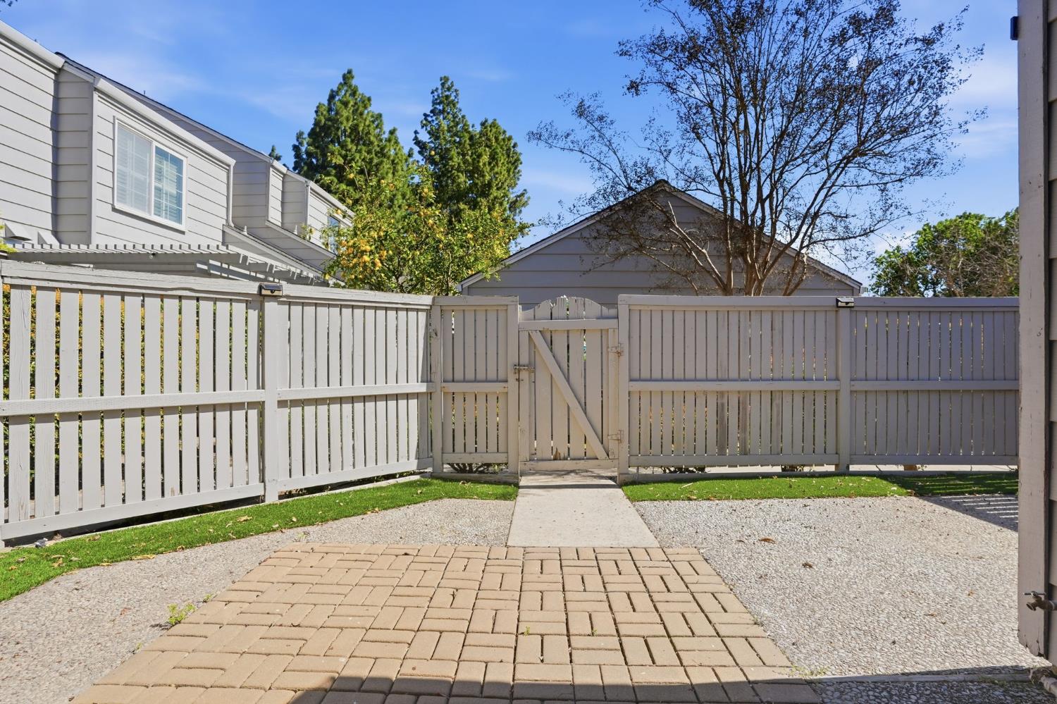 2768 Sherwood Ave #B, Modesto, CA 95350