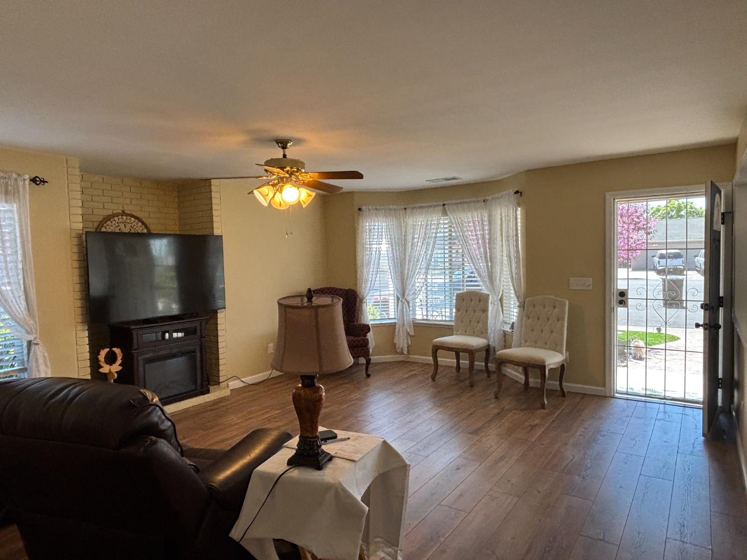 2134 Navajo Ct, Oakdale, CA 95361