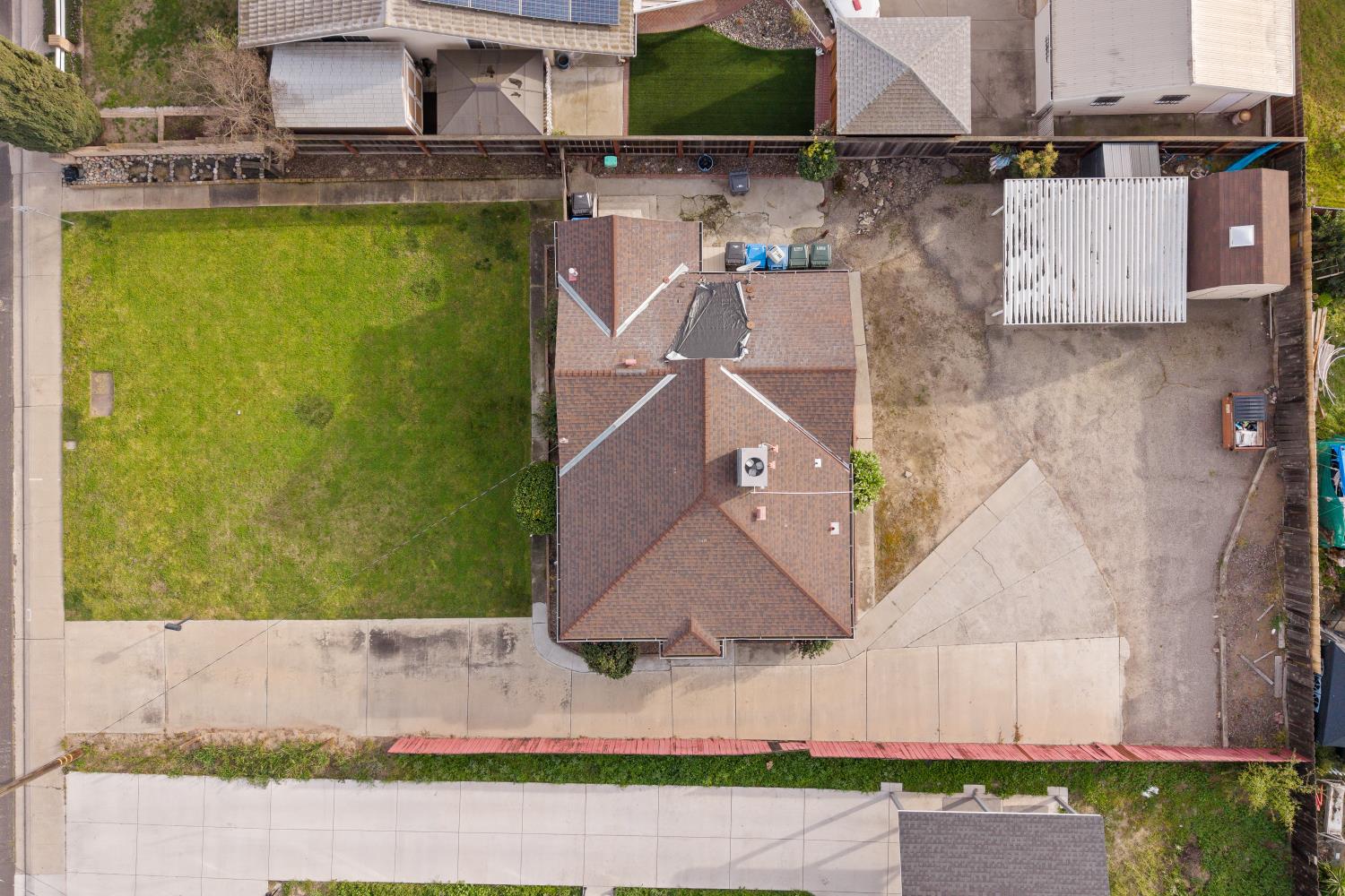 1073 Hacienda Dr, Manteca, CA 95336