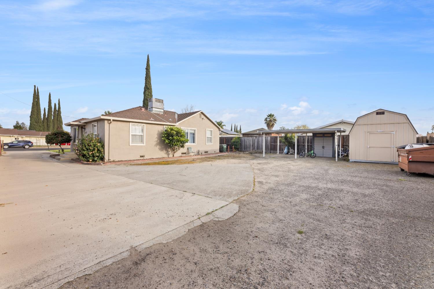 1073 Hacienda Dr, Manteca, CA 95336