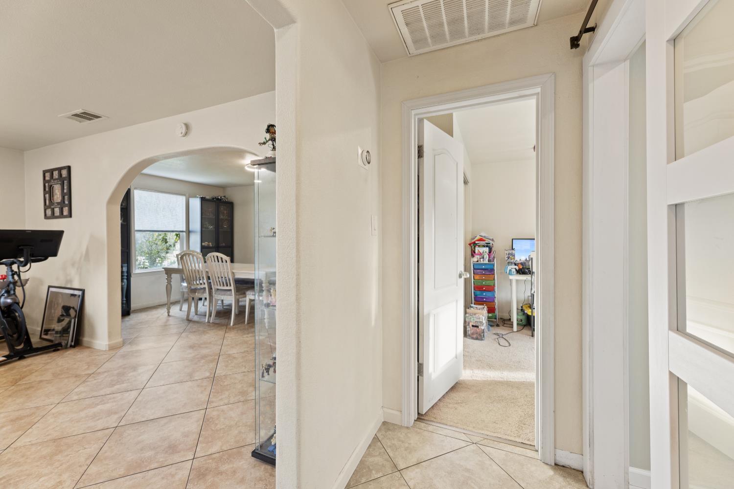 1073 Hacienda Dr, Manteca, CA 95336