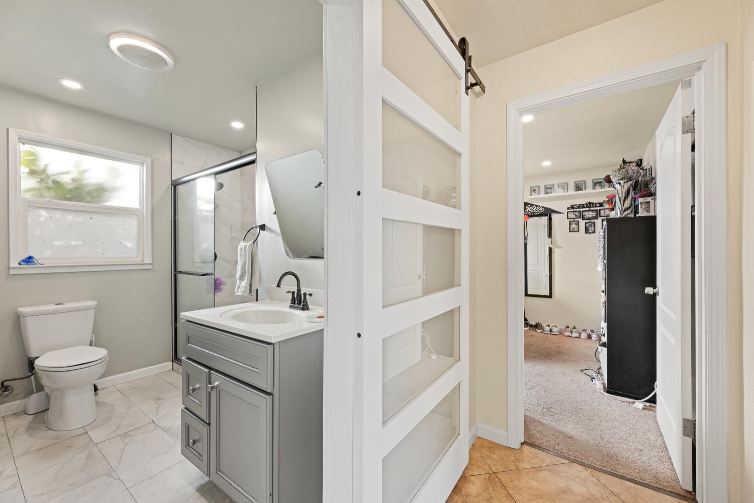 1073 Hacienda Dr, Manteca, CA 95336