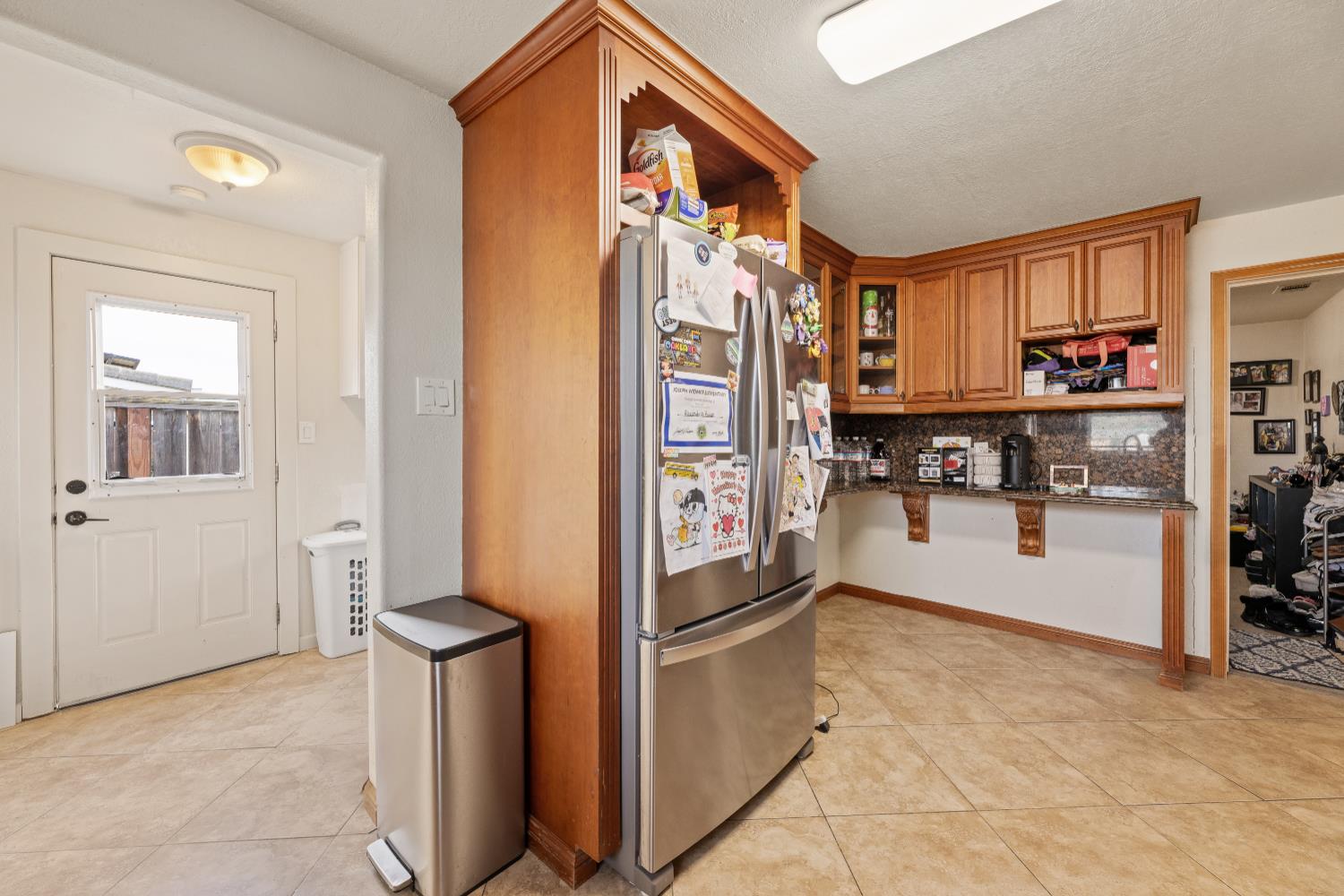 1073 Hacienda Dr, Manteca, CA 95336