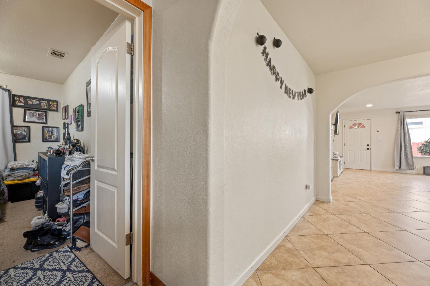 1073 Hacienda Dr, Manteca, CA 95336