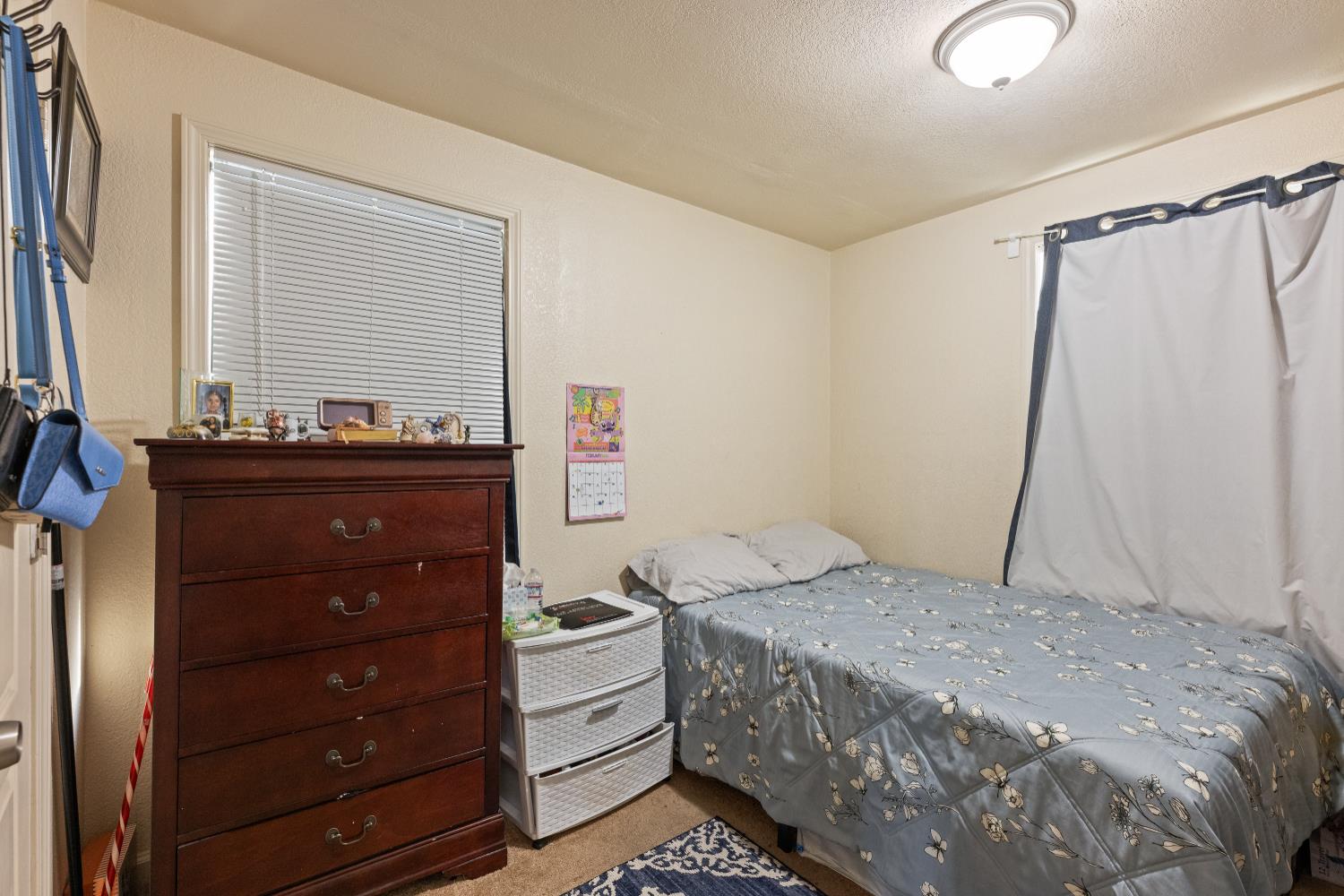 1073 Hacienda Dr, Manteca, CA 95336