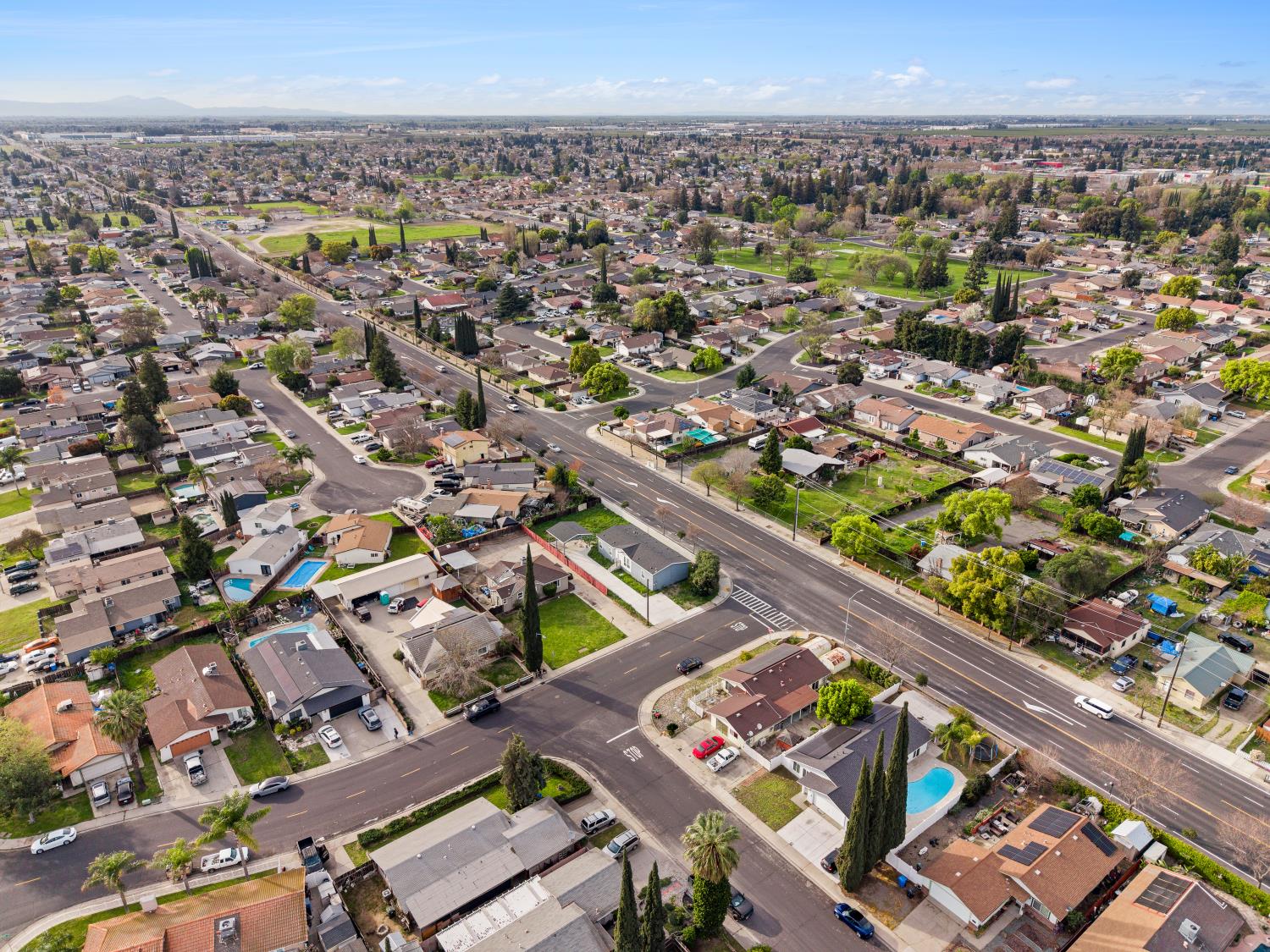 1073 Hacienda Dr, Manteca, CA 95336