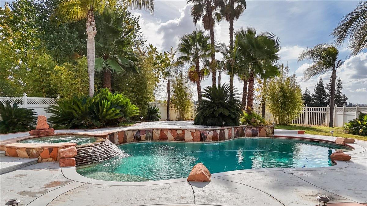 9624 Gray Fox Ct, Oakdale, CA 95361