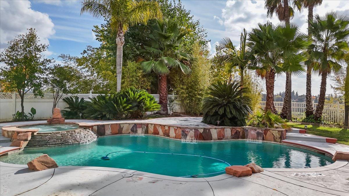 9624 Gray Fox Ct, Oakdale, CA 95361