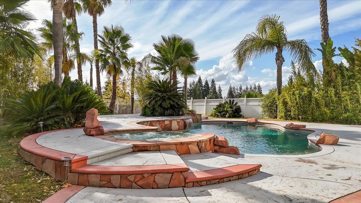 9624 Gray Fox Ct, Oakdale, CA 95361