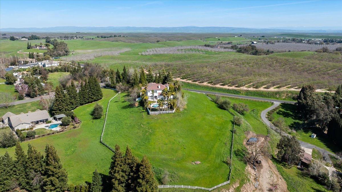 9624 Gray Fox Ct, Oakdale, CA 95361