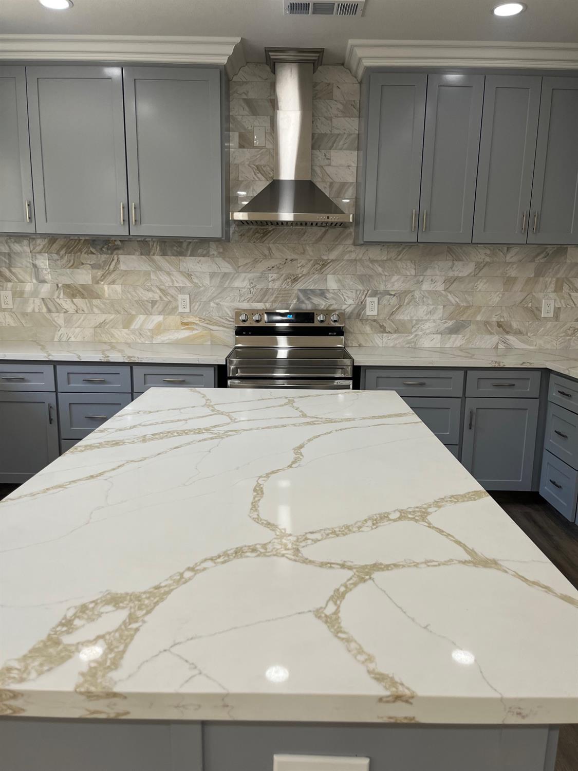 8230 Lake Shore Dr, Chowchilla, CA 93610