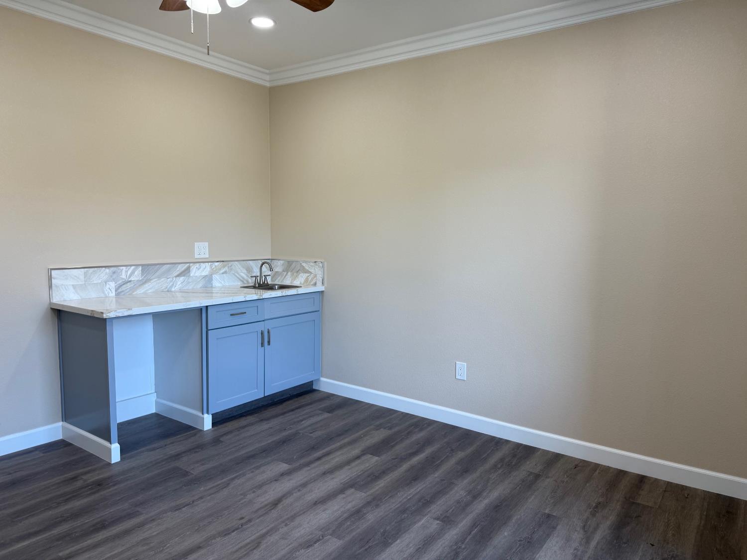 8230 Lake Shore Dr, Chowchilla, CA 93610