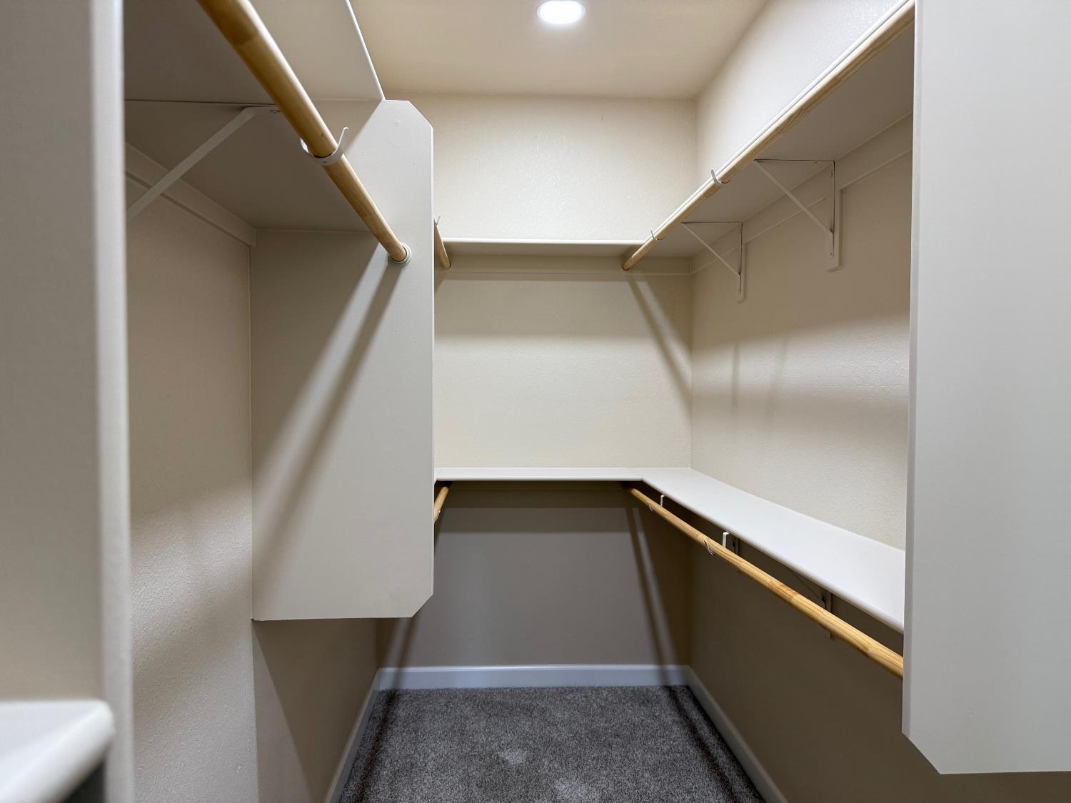 8230 Lake Shore Dr, Chowchilla, CA 93610