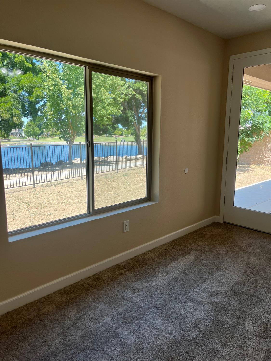 8230 Lake Shore Dr, Chowchilla, CA 93610