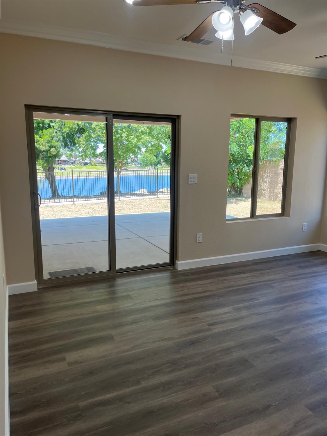 8230 Lake Shore Dr, Chowchilla, CA 93610