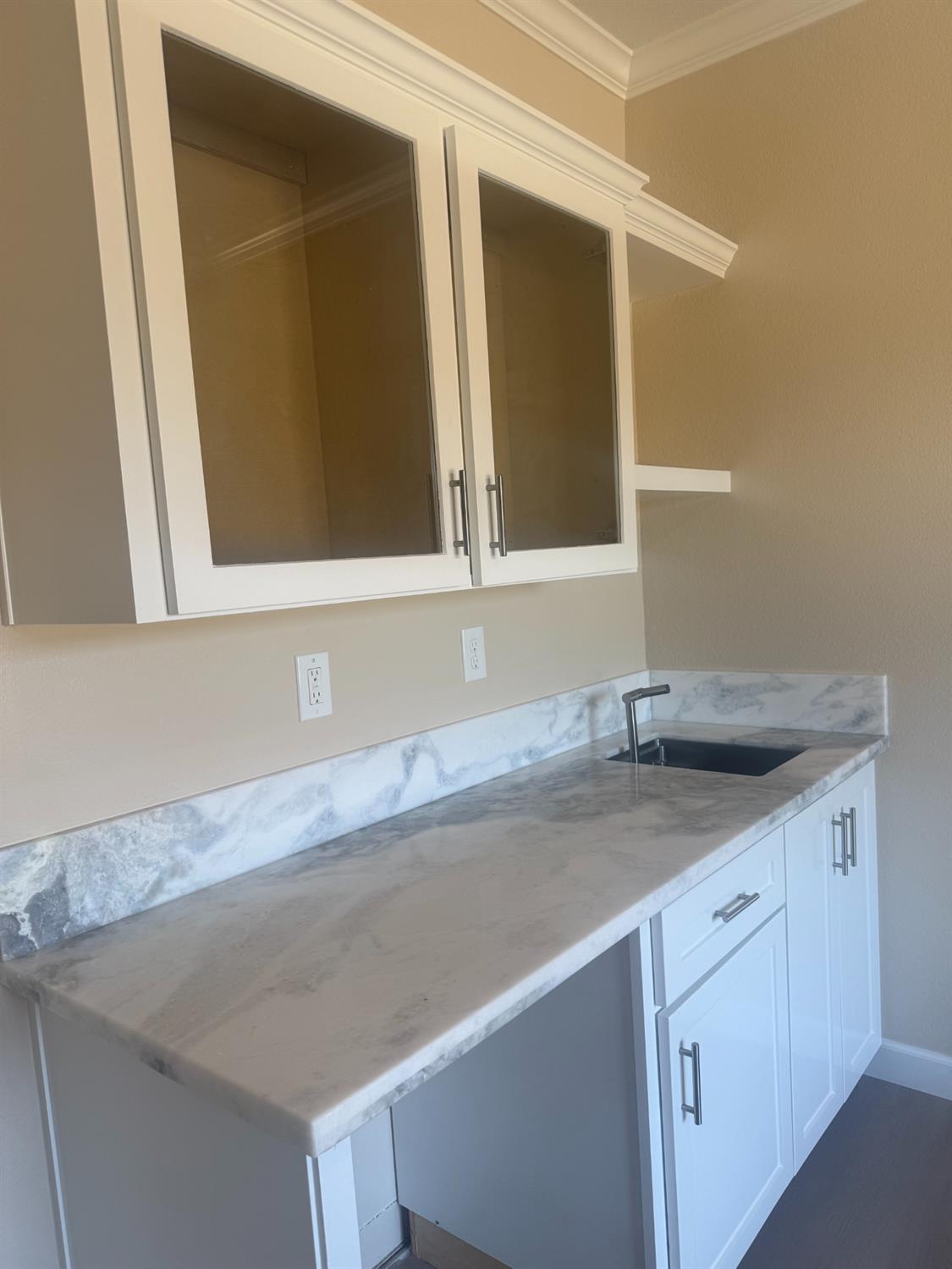 8230 Lake Shore Dr, Chowchilla, CA 93610