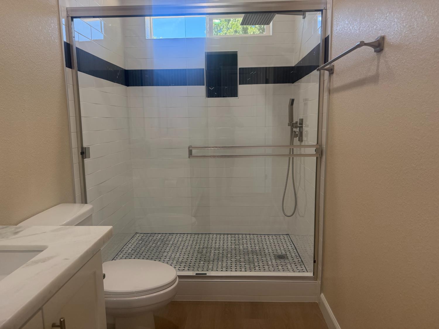 8230 Lake Shore Dr, Chowchilla, CA 93610