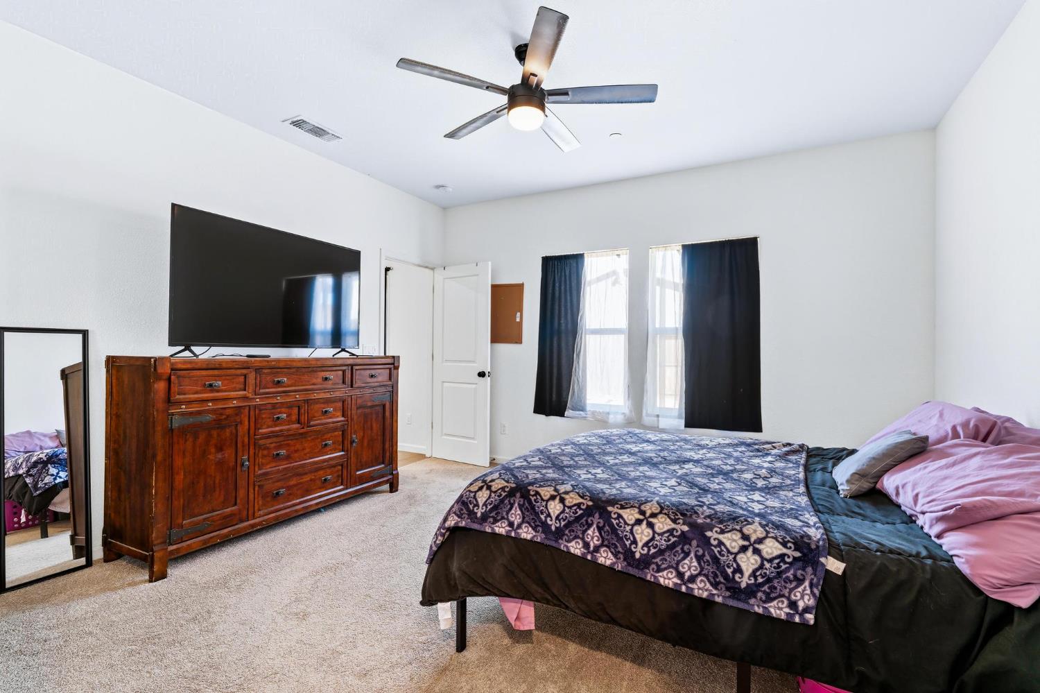 526 Bedfordshire Dr, Patterson, CA 95363