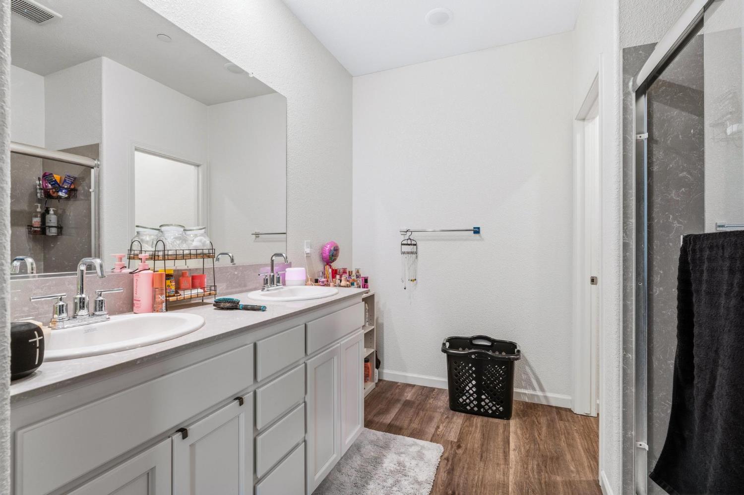 526 Bedfordshire Dr, Patterson, CA 95363