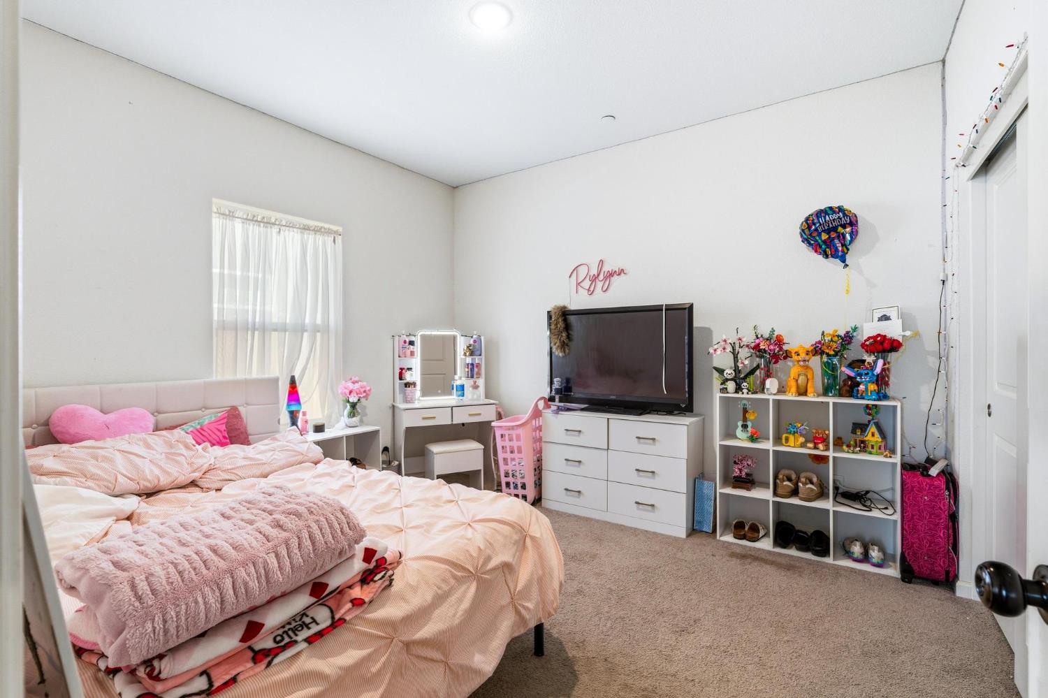 526 Bedfordshire Dr, Patterson, CA 95363