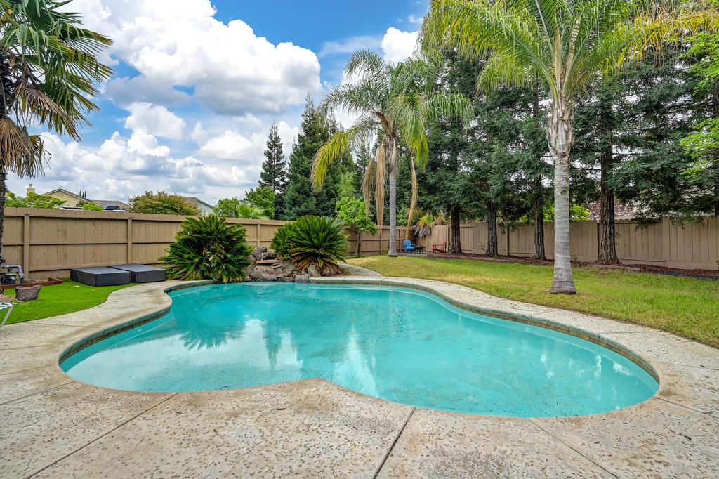 1922 Northgate Dr, Manteca, CA 95336