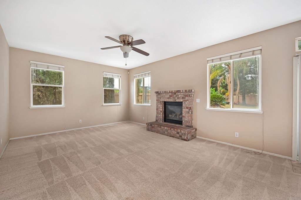 1922 Northgate Dr, Manteca, CA 95336