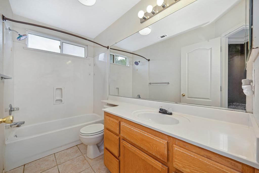 1922 Northgate Dr, Manteca, CA 95336