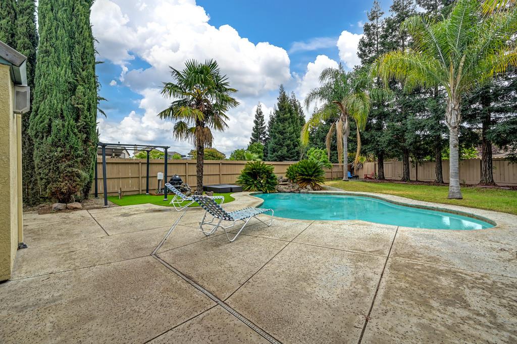 1922 Northgate Dr, Manteca, CA 95336