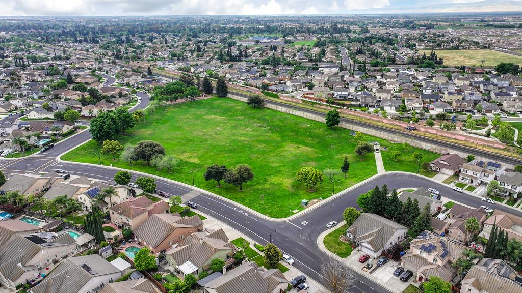 1922 Northgate Dr, Manteca, CA 95336