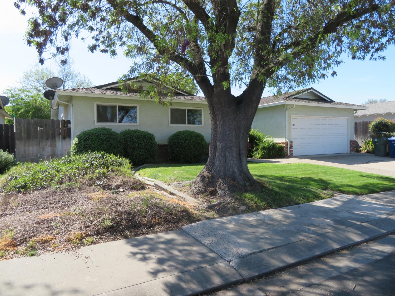 2016 Sweetwater Dr, Modesto, CA 95355