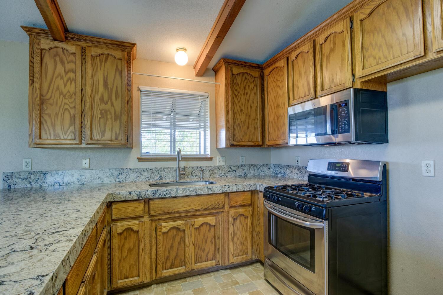 9564 Coronado Dr, La Grange, CA 95329