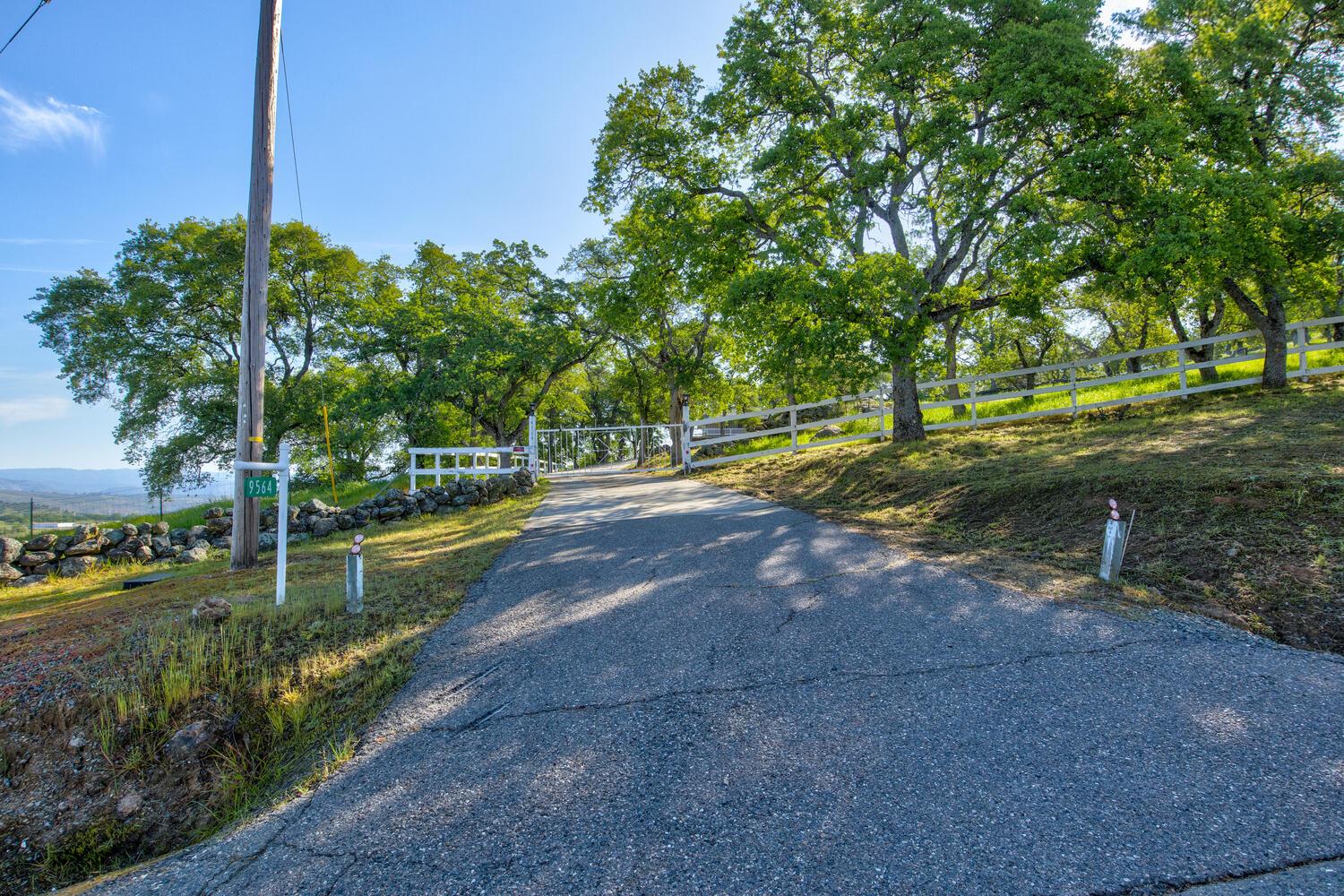 9564 Coronado Dr, La Grange, CA 95329