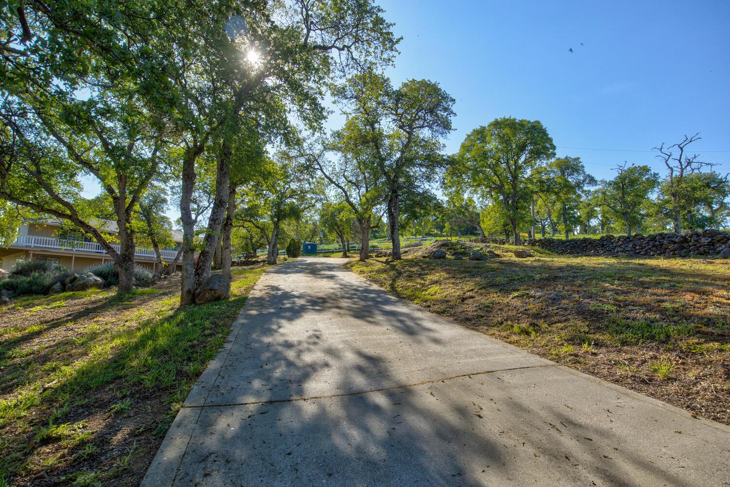 9564 Coronado Dr, La Grange, CA 95329