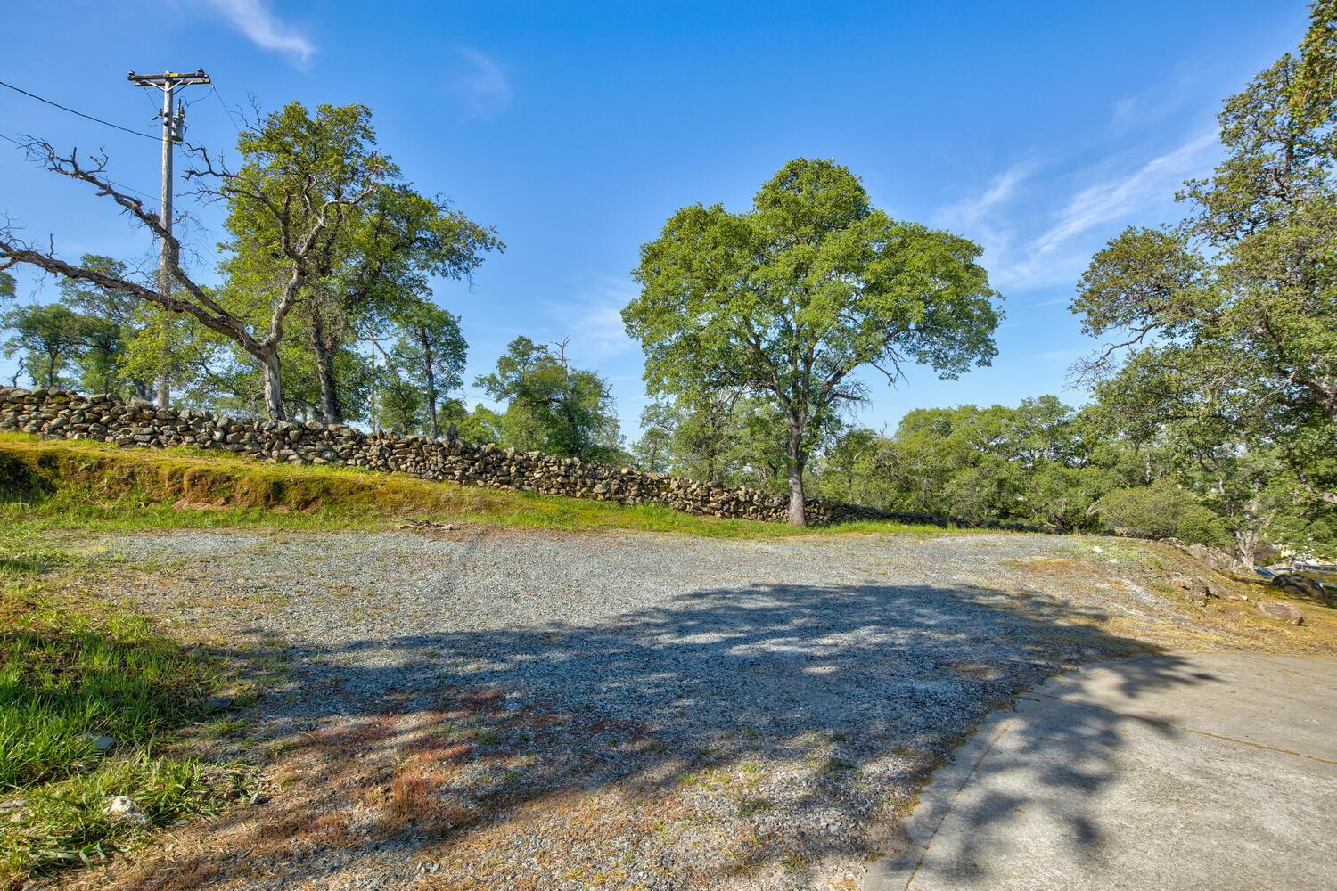 9564 Coronado Dr, La Grange, CA 95329