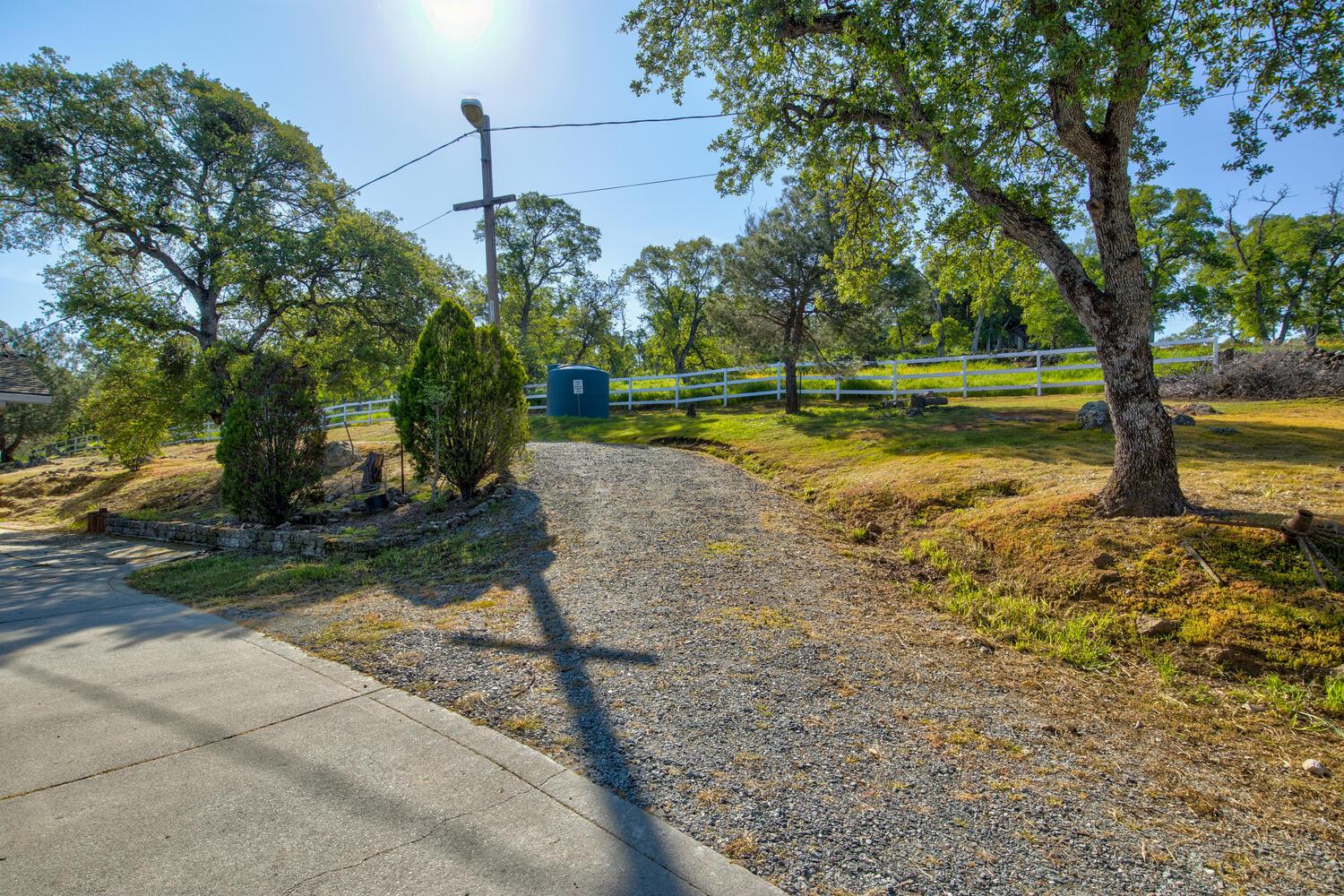 9564 Coronado Dr, La Grange, CA 95329